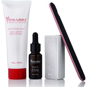 SOLD Vine•Vera NEW Mannicure Set